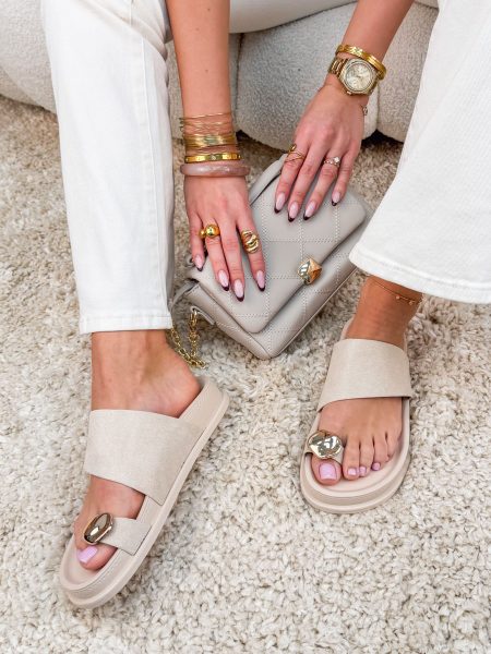 Klapki z ozdobą na palec Beżowe – Little Spark 1