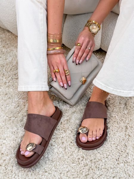 Klapki z ozdobą na palec Czekoladowe – Little Spark 1