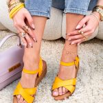 Sandały koturny z paskami Żółte – Lifted Summer 2