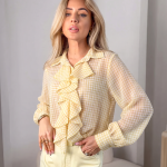 Bluzka koszulowa z żabotem i falbanami Bananowy – Raffiné 4