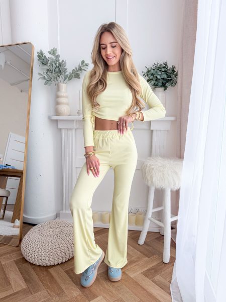 Komplet prążkowany damski bluzka i spodnie dzwony Bananowy – Ribflare Set 1