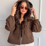 Wiatrówka przejściowa z kapturem i ściągaczami Czekoladowy – Breezella 1