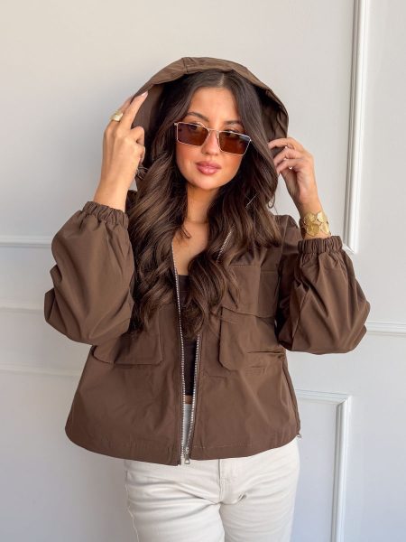 Wiatrówka przejściowa z kapturem i ściągaczami Czekoladowy – Breezella 1