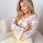 Sweter v-neck z dekoracyjnym splotem Błękitny – Virella 1