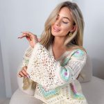 Sweter v-neck z dekoracyjnym splotem Mięta – Virella 5