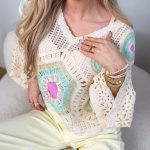 Sweter v-neck z dekoracyjnym splotem Mięta – Virella 4