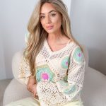 Sweter v-neck z dekoracyjnym splotem Mięta – Virella 3