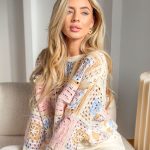 Sweter ozdobnie pleciony ze wzorem Pudrowy – Ornella Knit 1