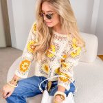 Sweter pleciony w kwiatki Żółty – Petalyn 3