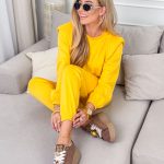 Komplet dresowy ze ściągaczami damski wiązany Żółty – Lazy Tie 1