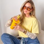 Bluzka z koronkowymi rękawami Bananowy – Sleevelisse 1