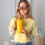 Bluzka z koronkowymi rękawami Bananowy – Sleevelisse 4