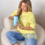 Bluzka z koronkowym wykończeniem po skosie Bananowy – Diagonal Lace 4