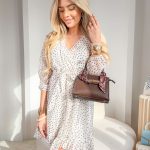 Kopertowa sukienka w kropki z falbanką Biały – Dotelle 4