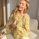 Bluzka damska w kwiaty z wiązaniem Bananowy – Tiefloria 2