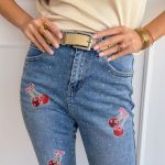 Spodnie jeansowe skinny z aplikacją wisienek Jeansowy – Cherry Slim 6