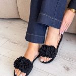 Klapki z dużym kwiatem Czarne – Maxiflora 1