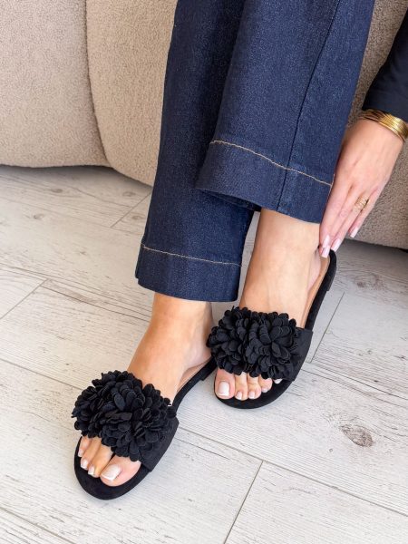 Klapki z dużym kwiatem Czarne – Maxiflora 1
