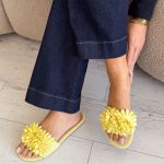 Klapki z dużym kwiatem Bananowe – Maxiflora 3