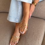 Klapki transparentne płaskie z dżetami Białe – Clearlisse 1