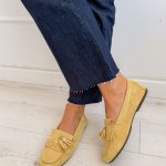 Mokasyny zamszowe z ozdobnymi frędzlami Bananowe – Franjela 2