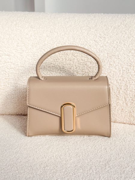 Torebka z rączką oraz podłużną owalną klamrą Beżowy – Oval Touch 1