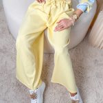 Komplet damski: bluza w paski + spodnie rozkloszowane Bananowy – Linevera 2