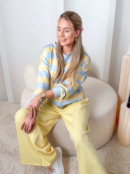 Komplet damski: bluza w paski + spodnie rozkloszowane Bananowy – Linevera 1