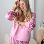 Komplet masełkowy: bluza z różą + rozkloszowane spodnie Różowy – Rosabelle Set 5
