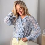 Bluzka koszulowa z żabotem i falbanami Błękitny – Raffiné 3