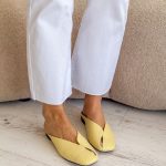 Klapki mule z zakrytymi palcami Bananowe – Closedora 5