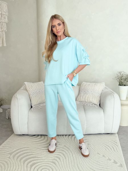 Komplet z wiskozy: podwinięte spodnie i bluzka z kokardkami Mięta – Viscobella Set 1