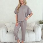 Komplet z wiskozy: podwinięte spodnie i bluzka z broszką Fango – Viscoria Set 1