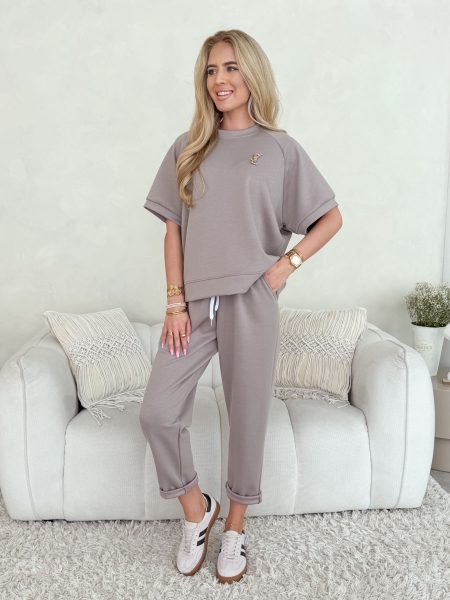 Komplet z wiskozy: podwinięte spodnie i bluzka z broszką Fango – Viscoria Set 1