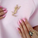 Komplet z wiskozy: podwinięte spodnie i bluzka z broszką Pudrowy – Viscoria Set 7