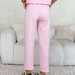 Komplet z wiskozy: podwinięte spodnie i bluzka z broszką Pudrowy – Viscoria Set 6