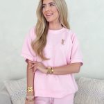 Komplet z wiskozy: podwinięte spodnie i bluzka z broszką Pudrowy – Viscoria Set 2