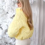 Kurtka wiosenna z poszerzanymi rękawami Bananowy – Flarella 4