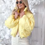 Kurtka wiosenna z poszerzanymi rękawami Bananowy – Flarella 1