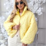 Kurtka wiosenna z poszerzanymi rękawami Bananowy – Flarella 2