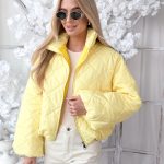 Kurtka wiosenna z poszerzanymi rękawami Bananowy – Flarella 3