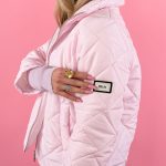 Kurtka z dzianinowymi rękawami Pudrowy – Knitora 2