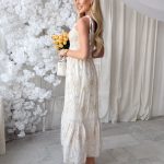 Sukienka maxi z haftem i górą bandeau Biała – Maximbra 2