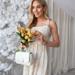 Sukienka maxi z haftem i górą bandeau Biała – Maximbra 3