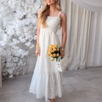 Sukienka maxi gipiurowa z haftem i górą bandeau Biała – Maximbra 3