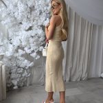 Sukienka dzianinowa prążkowana Beżowa – Riboria 2