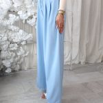 Spodnie materiałowe eleganckie z zakładkami i paskiem Błękitne – Pleatessa 4