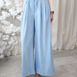 Spodnie materiałowe eleganckie z zakładkami i paskiem Błękitne – Pleatessa 5