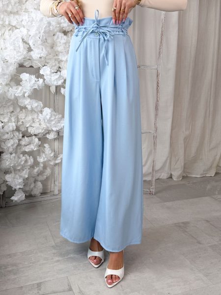 Spodnie materiałowe eleganckie z zakładkami i paskiem Błękitne – Pleatessa 1