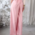 Spodnie materiałowe eleganckie z zakładkami i paskiem Różowe – Pleatessa 3